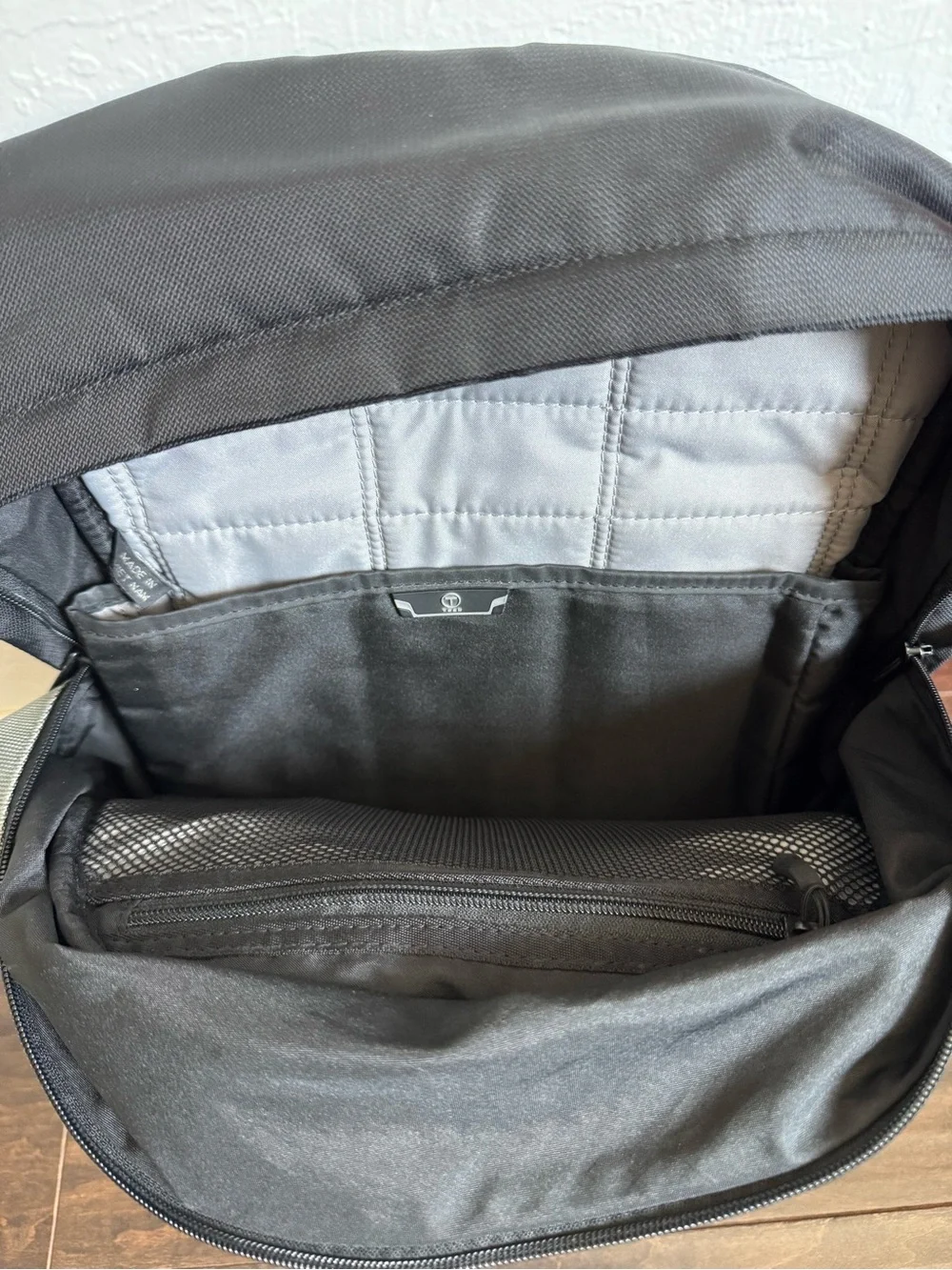 Tumi T-Tech Gray & Black Men's Backpack Laptop Bag Good Condition